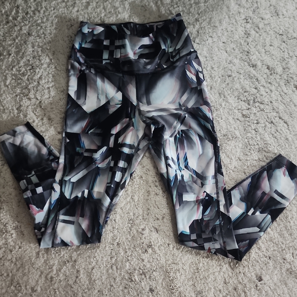 Nike Women's Abstract Print Leggings - Black and Gray